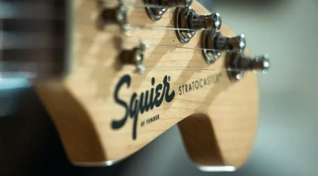 squier guitar