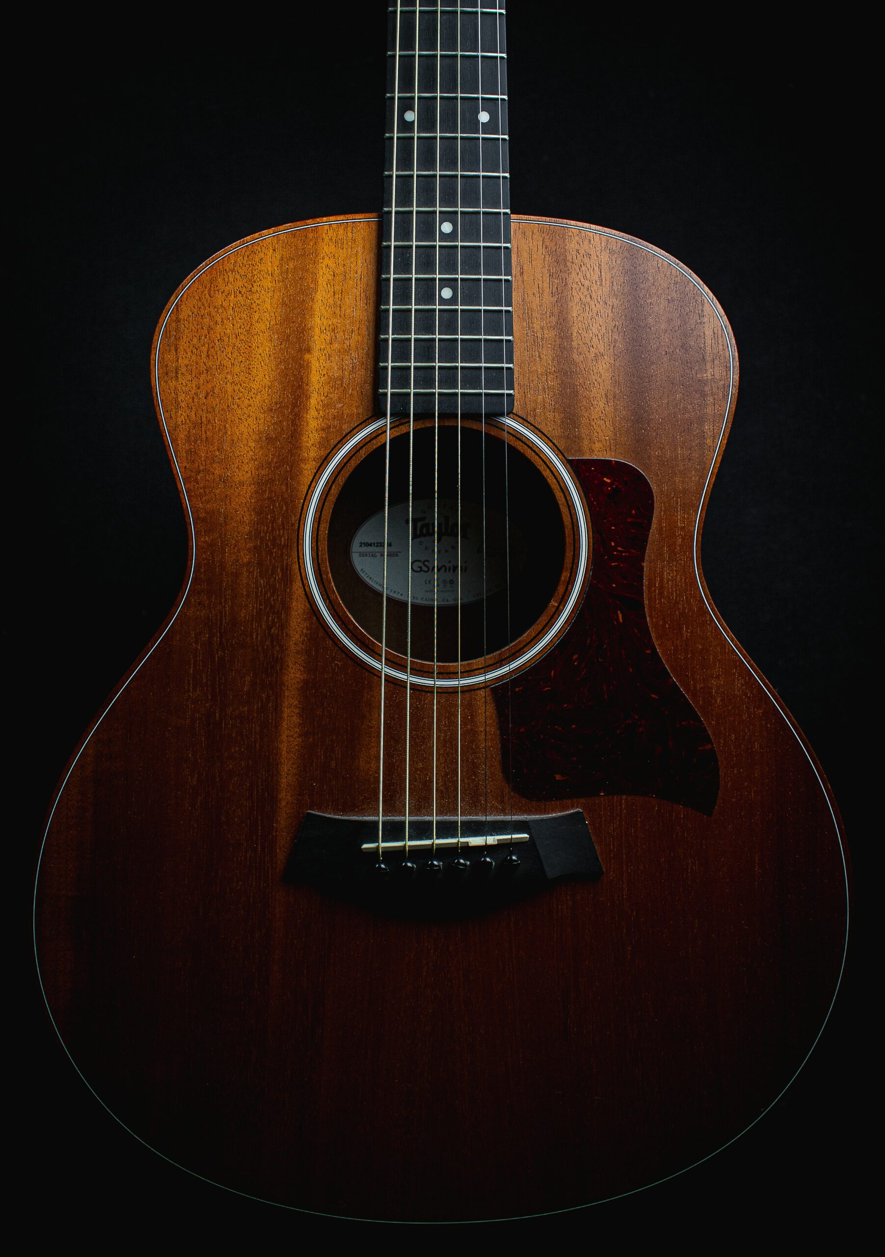 standard acoustic guitar size