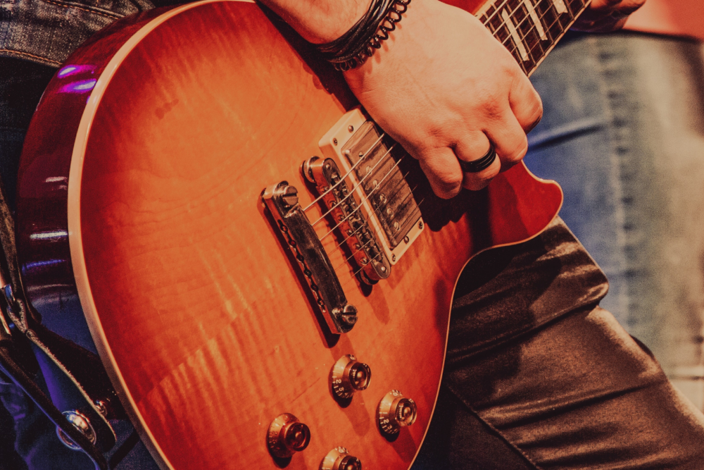 A close up of an electric guitar.
